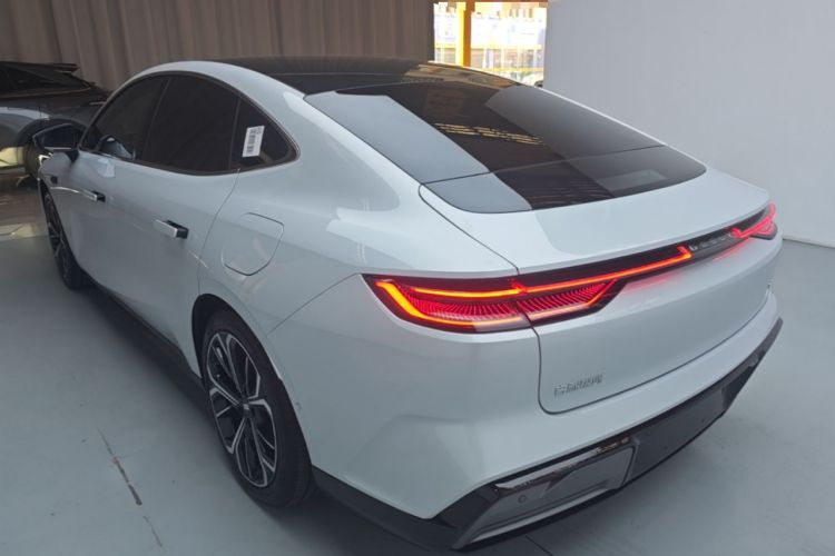 Used Geely Galaxy E8 2025 700 km Long-Range Intelligent Driving Version Rear Left 45 Deg