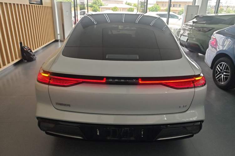 Used Geely Galaxy E8 2025 700 km Long-Range Intelligent Driving Version Rear