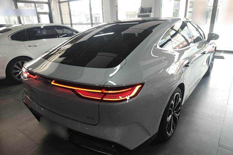 Used Geely Galaxy E8 2025 700 km Long-Range Intelligent Driving Version Rear Right 45 Deg