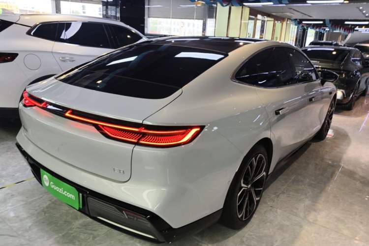 Used Geely Galaxy E8 2025 700 km Long-Range Intelligent Driving Version Rear Right 45 Deg