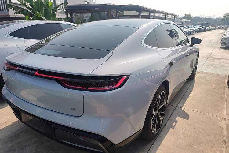 Used Geely Galaxy E8 2025 700 km Long-Range Intelligent Driving Version Rear Right 45 Deg