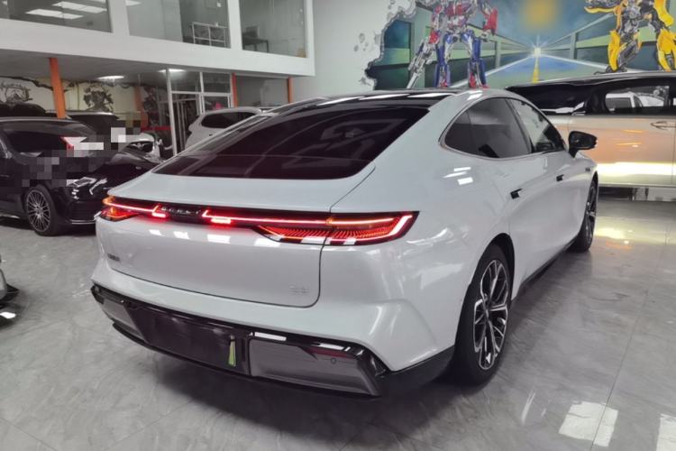 Used Geely Galaxy E8 2025 700 km Long-Range Intelligent Driving Version Rear Right 45 Deg