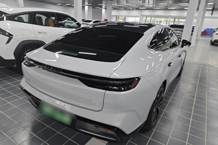 Used Geely Galaxy E8 2025 700 km Long-Range Intelligent Driving Version Rear Right 45 Deg