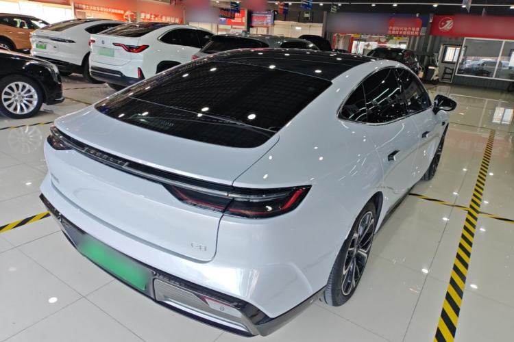 Used Geely Galaxy E8 2025 700 km Long-Range Intelligent Driving Version Rear Right 45 Deg