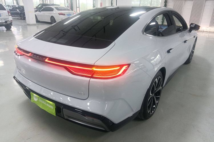 Used Geely Galaxy E8 2025 700 km Long-Range Intelligent Driving Version Rear Right 45 Deg