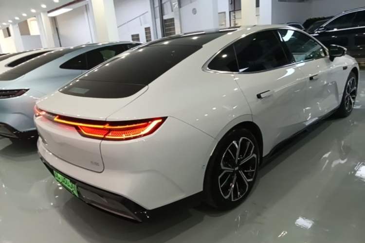 Used Geely Galaxy E8 2025 700 km Long-Range Intelligent Driving Version Rear Right 45 Deg