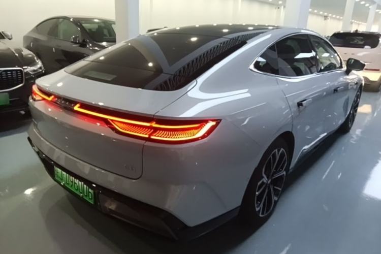 Used Geely Galaxy E8 2025 700 km Long-Range Intelligent Driving Version Rear Right 45 Deg