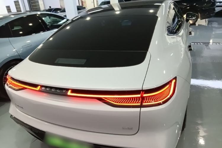 Used Geely Galaxy E8 2025 700 km Long-Range Intelligent Driving Version Rear
