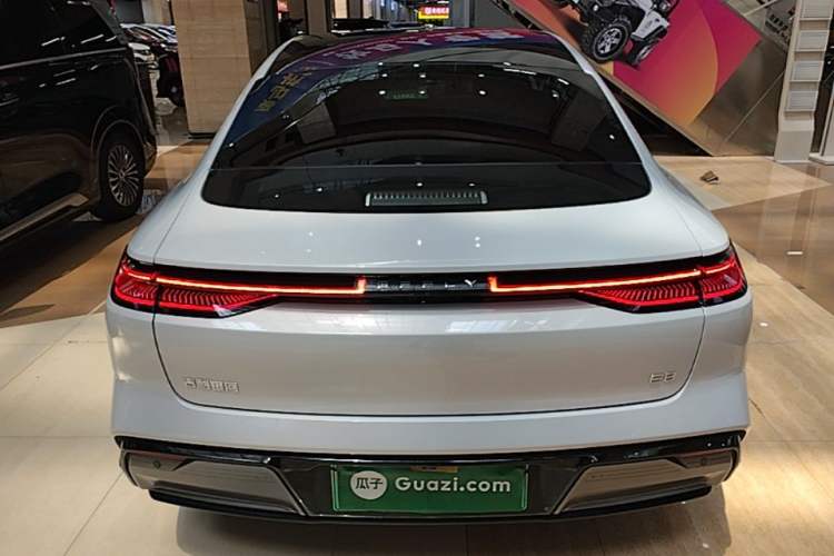 Used Geely Galaxy E8 2025 700 km Long-Range Intelligent Driving Version Rear