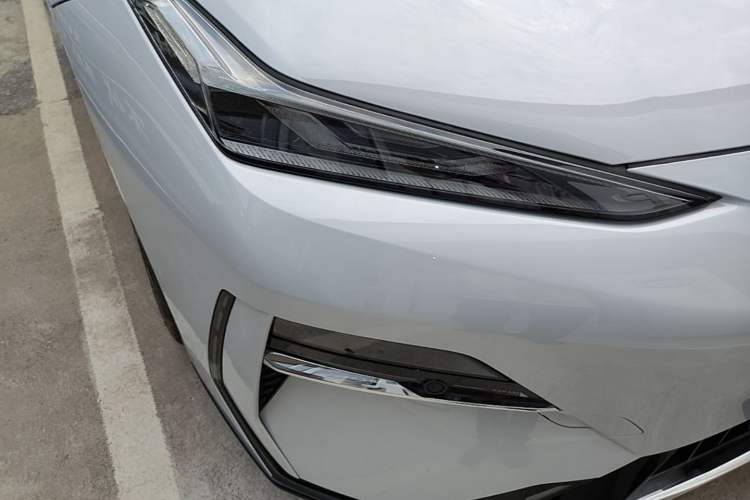 Used Geely Galaxy E8 2025 700 km Long-Range Intelligent Driving Version Right Front Headlight