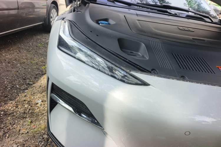 Used Geely Galaxy E8 2025 700 km Long-Range Intelligent Driving Version Right Front Headlight
