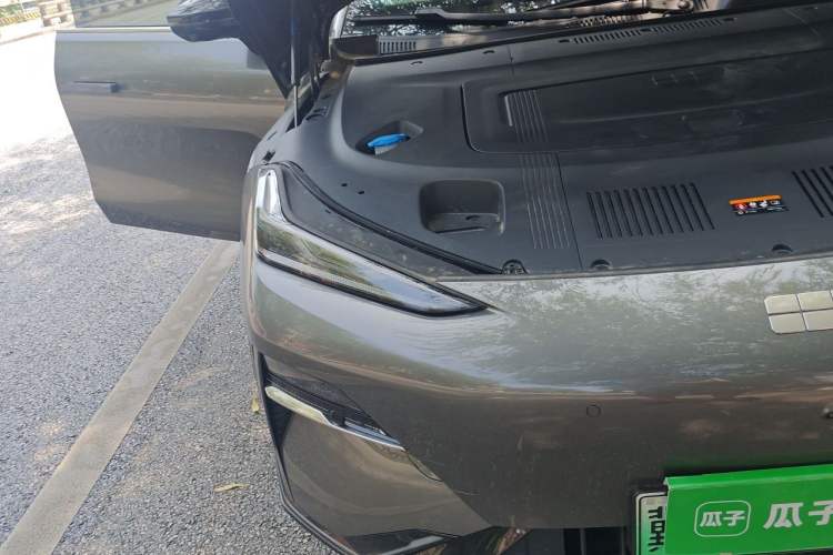 Used Geely Galaxy E8 2025 Model—610km Exploration+ Version Right Front Headlight