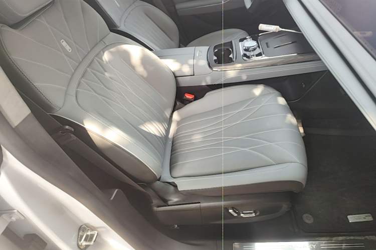 Used Geely Galaxy E8 2025 700 km Long-Range Intelligent Driving Version Right Front Seat
