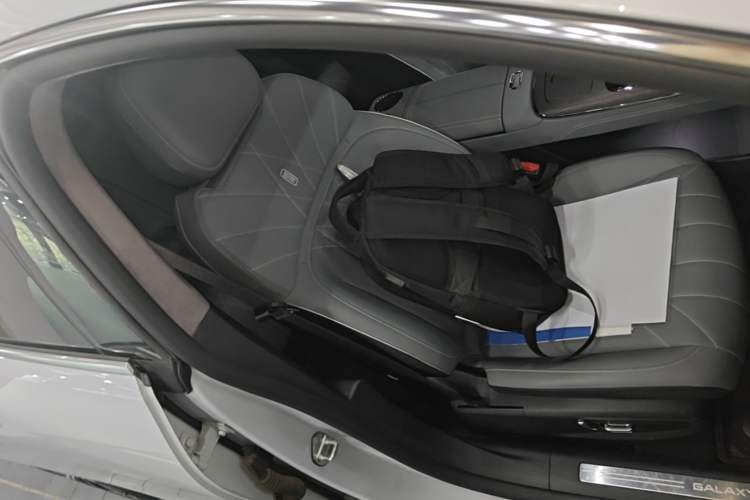 Used Geely Galaxy E8 2025 700 km Long-Range Intelligent Driving Version Right Front Seat