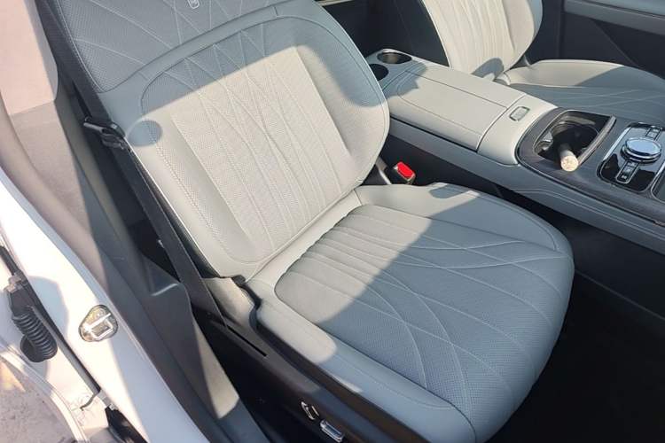 Used Geely Galaxy E8 2025 700 km Long-Range Intelligent Driving Version Right Front Seat