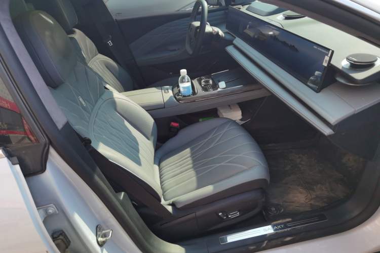 Used Geely Galaxy E8 2025 700 km Long-Range Intelligent Driving Version Right Front Seat