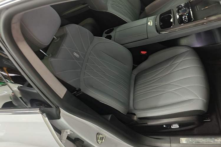 Used Geely Galaxy E8 2025 700 km Long-Range Intelligent Driving Version Right Front Seat