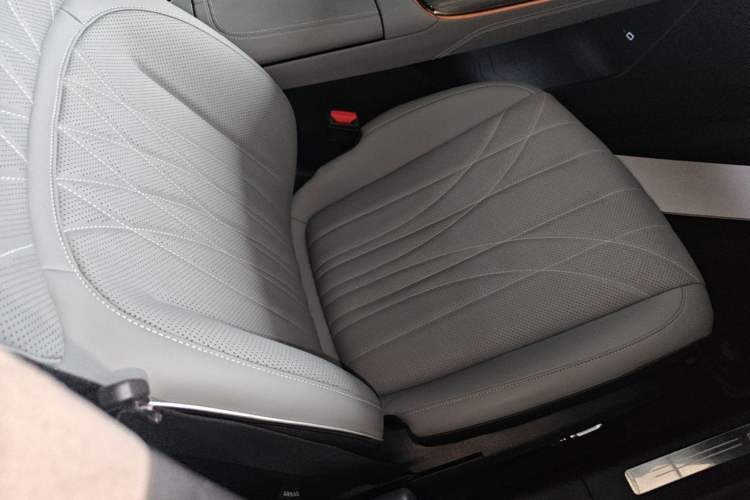 Used Geely Galaxy E8 2025 700 km Long-Range Intelligent Driving Version Right Front Seat