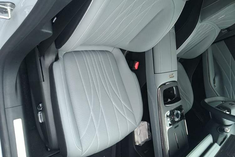 Used Geely Galaxy E8 2025 700 km Long-Range Intelligent Driving Version Right Front Seat