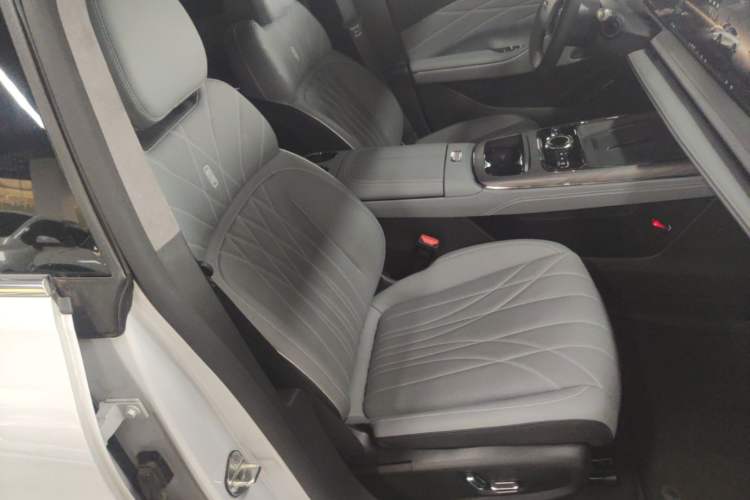 Used Geely Galaxy E8 2025 700 km Long-Range Intelligent Driving Version Right Front Seat