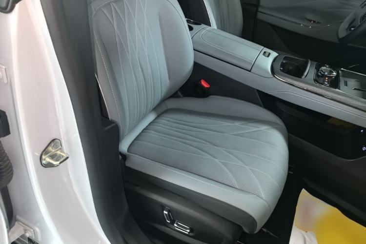Used Geely Galaxy E8 2025 700 km Long-Range Intelligent Driving Version Right Front Seat