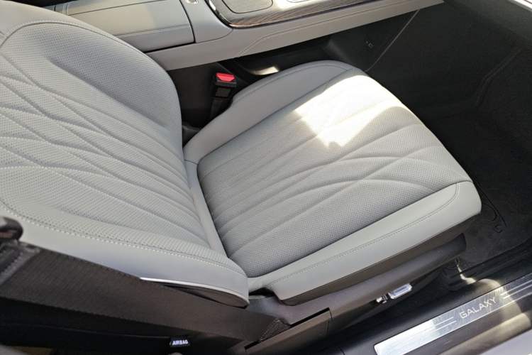 Used Geely Galaxy E8 2025 700 km Long-Range Intelligent Driving Version Right Front Seat