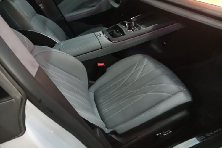 Used Geely Galaxy E8 2025 700 km Long-Range Intelligent Driving Version Right Front Seat