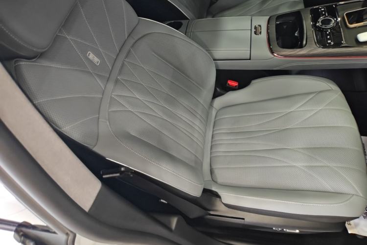 Used Geely Galaxy E8 2025 700 km Long-Range Intelligent Driving Version Right Front Seat