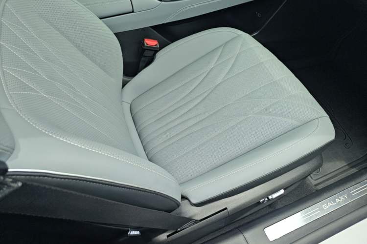 Used Geely Galaxy E8 2025 700 km Long-Range Intelligent Driving Version Right Front Seat
