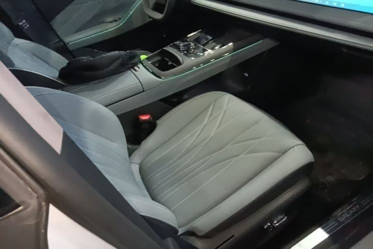 Used Geely Galaxy E8 2025 700 km Long-Range Intelligent Driving Version Right Front Seat