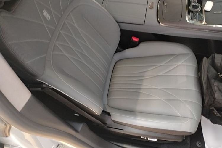 Used Geely Galaxy E8 2025 700 km Long-Range Intelligent Driving Version Right Front Seat