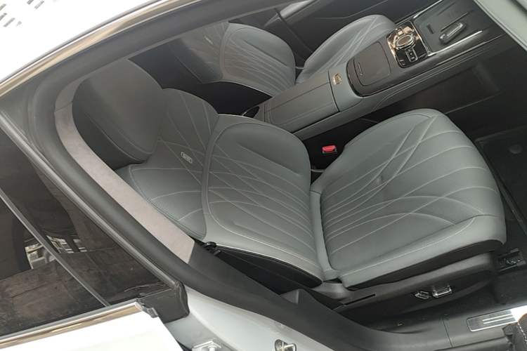 Used Geely Galaxy E8 2025 700 km Long-Range Intelligent Driving Version Right Front Seat