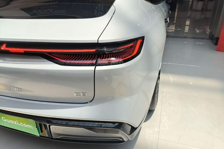 Used Geely Galaxy E8 2025 700 km Long-Range Intelligent Driving Version Right Rear Taillight