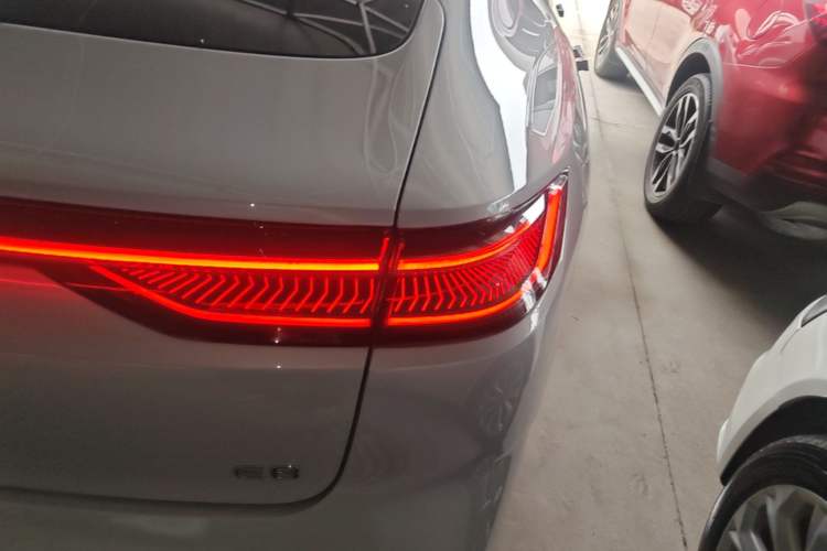 Used Geely Galaxy E8 2025 700 km Long-Range Intelligent Driving Version Right Rear Taillight