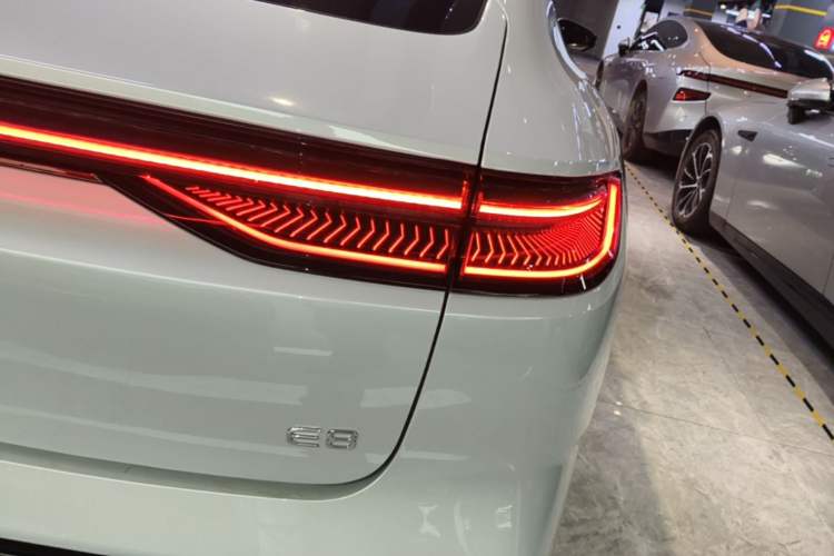 Used Geely Galaxy E8 2025 700 km Long-Range Intelligent Driving Version Right Rear Taillight