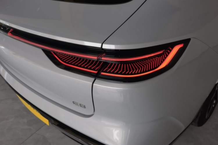 Used Geely Galaxy E8 2025 700 km Long-Range Intelligent Driving Version Right Rear Taillight