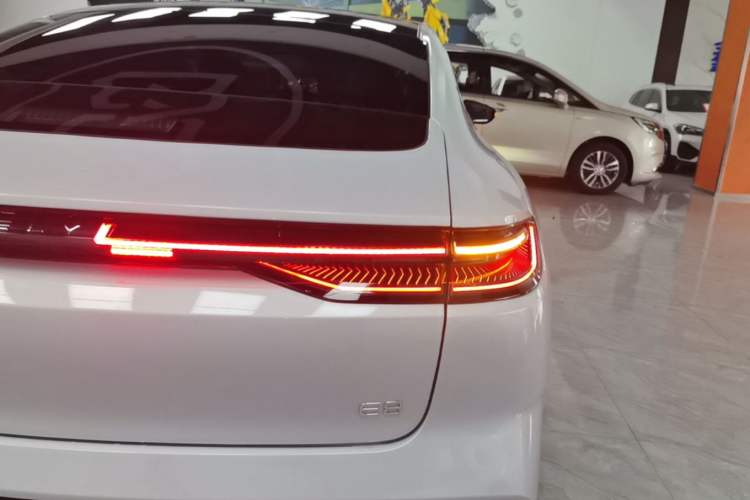 Used Geely Galaxy E8 2025 700 km Long-Range Intelligent Driving Version Right Rear Taillight