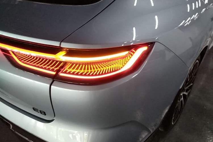 Used Geely Galaxy E8 2025 620 km All-Wheel Drive Starship LiDAR-Enabled Intelligent Driving Version Right Rear Taillight