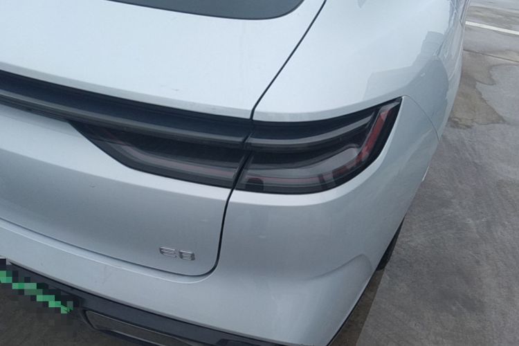 Used Geely Galaxy E8 2025 700 km Long-Range Intelligent Driving Version Right Rear Taillight