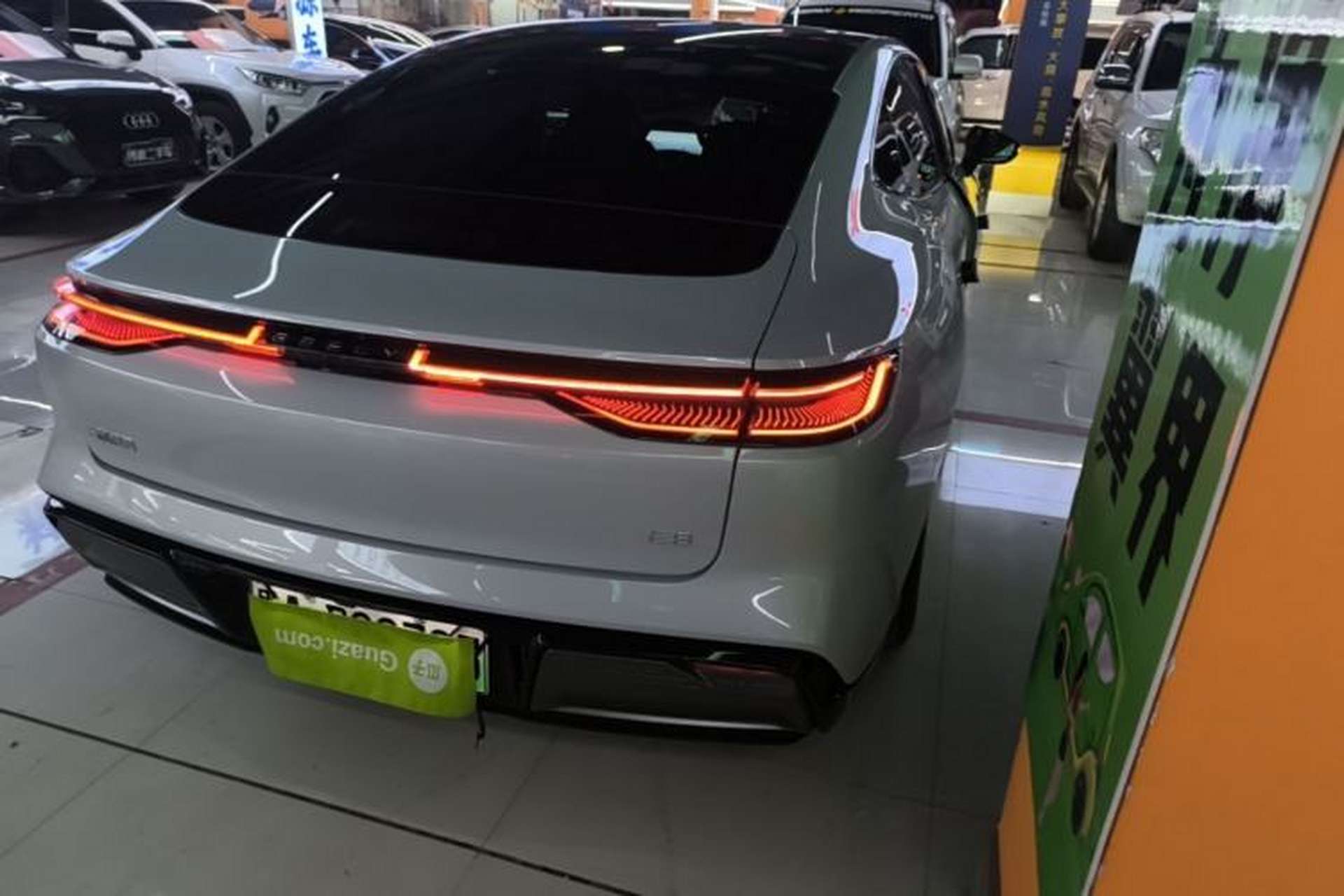 Used Geely Galaxy E8 2025 700 km Long-Range Intelligent Driving Version Right Rear Taillight