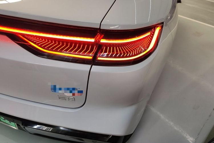 Used Geely Galaxy E8 2025 700 km Long-Range Intelligent Driving Version Right Rear Taillight