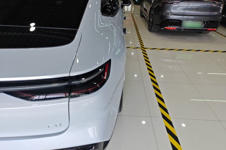 Used Geely Galaxy E8 2025 700 km Long-Range Intelligent Driving Version Right Rear Taillight