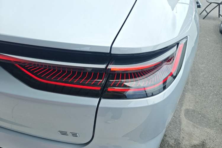 Used Geely Galaxy E8 2025 700 km Long-Range Intelligent Driving Version Right Rear Taillight