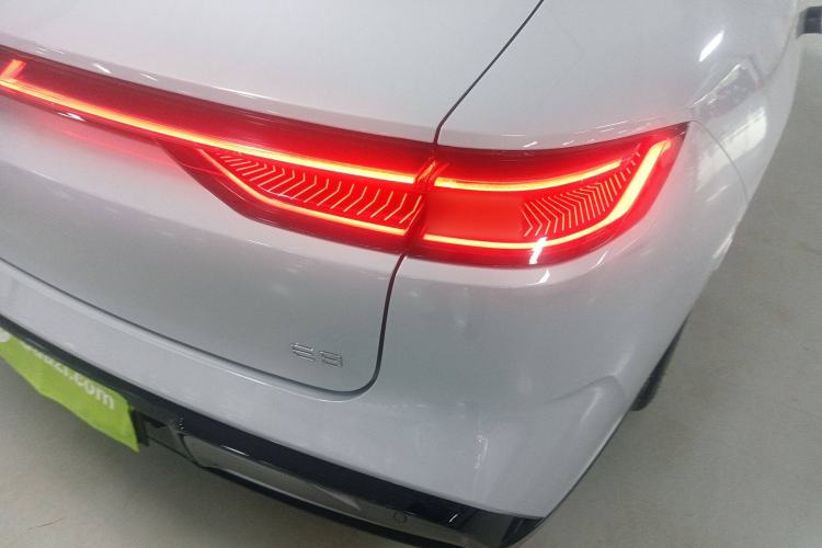 Used Geely Galaxy E8 2025 700 km Long-Range Intelligent Driving Version Right Rear Taillight