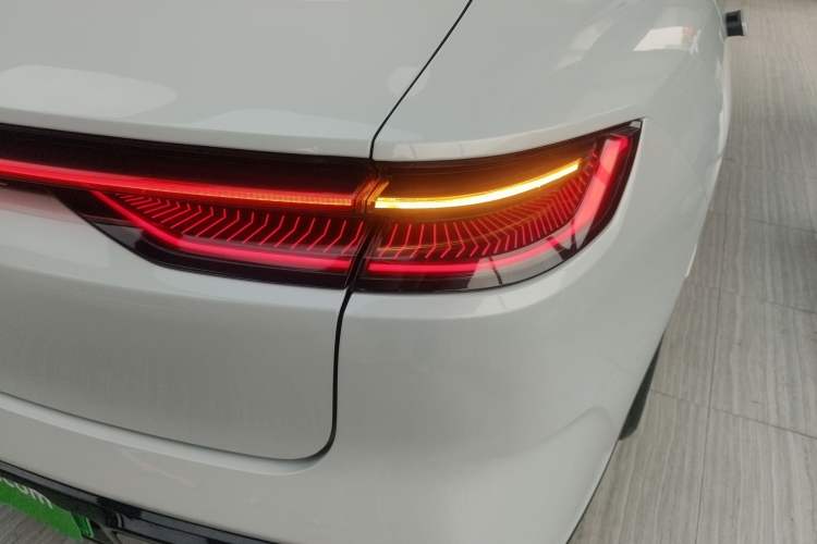 Used Geely Galaxy E8 2025 575 km Exploration Intelligent Driving Edition Right Rear Taillight