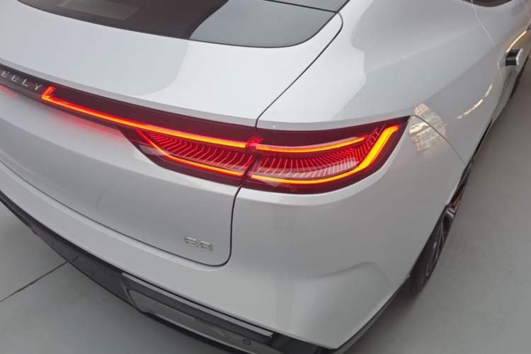 Used Geely Galaxy E8 2025 700 km Long-Range Intelligent Driving Version Right Rear Taillight