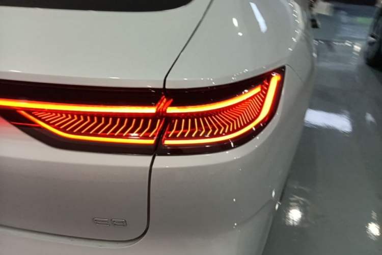 Used Geely Galaxy E8 2025 700 km Long-Range Intelligent Driving Version Right Rear Taillight