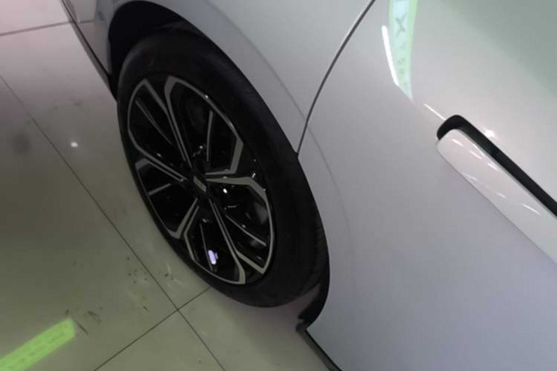 Used Geely Galaxy E8 2025 700 km Long-Range Intelligent Driving Version Right Rear Wheel Hub