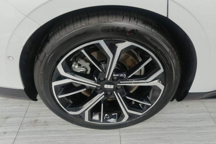 Used Geely Galaxy E8 2025 575 km Exploration Intelligent Driving Edition Right Rear Wheel Hub