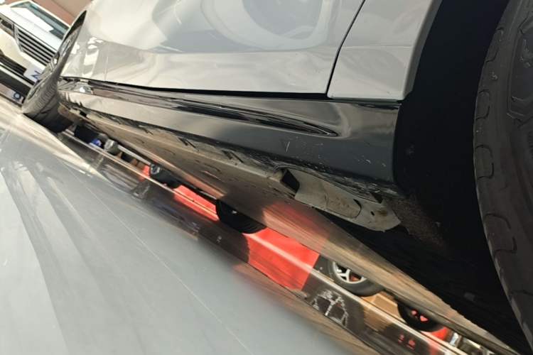 Used Geely Galaxy E8 2025 700 km Long-Range Intelligent Driving Version Right Side Sill